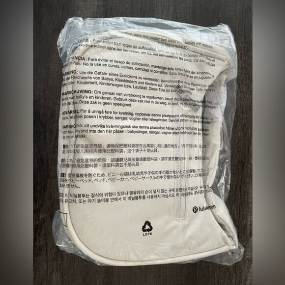NWT 🆕 Lululemon Mini Shoulder Bag 4L - White Opal - Picture 4 of 4